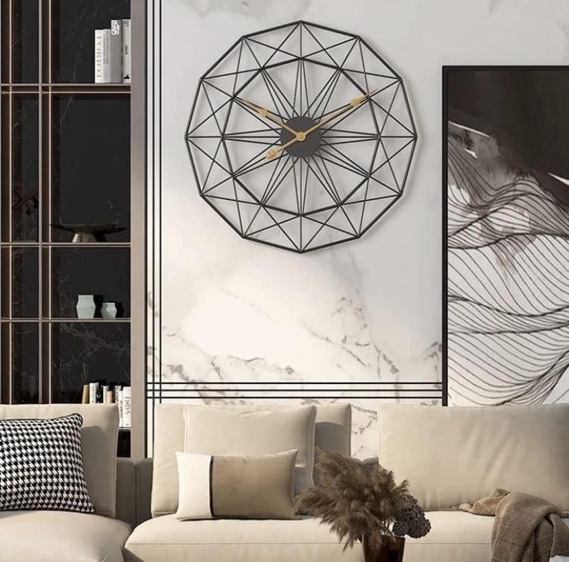 Luxurious SPIDER MI Wall Clock